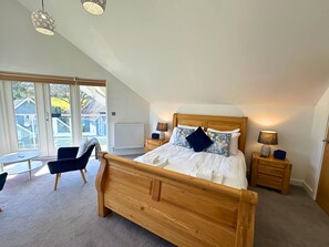 4 bedrooms, iron/ironing board, WiFi - Contemporary 4-bedroom family villa, with private deck and balcony (Saint Austell)