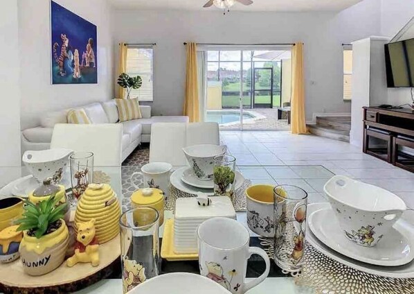 Dining - Yellow Lantana-Winnie Themed🐻Resort🍯Townhome close to the Parks w Private pool (Kissimmee)