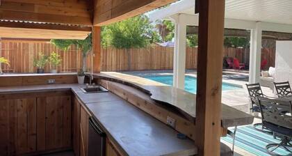 Bakersfield Outdoor Oasis - Kitchen, Bar, Pool, Spa, Fire