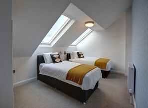 2 bedrooms, iron/ironing board, Internet