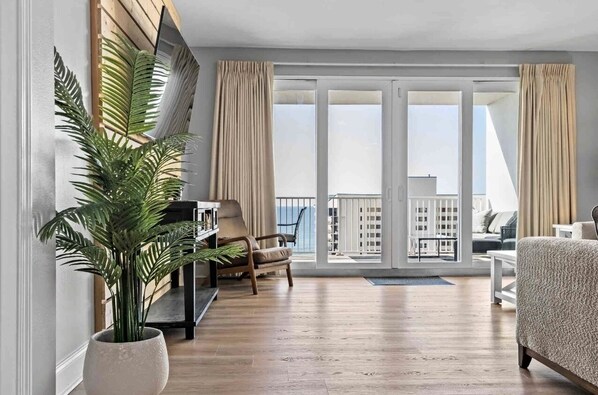 TV - Breathtaking Ocean View 3 BDRM + Bunk Room 3 Bath Under Complete Reno Open 1/1 (Panama City Beach)