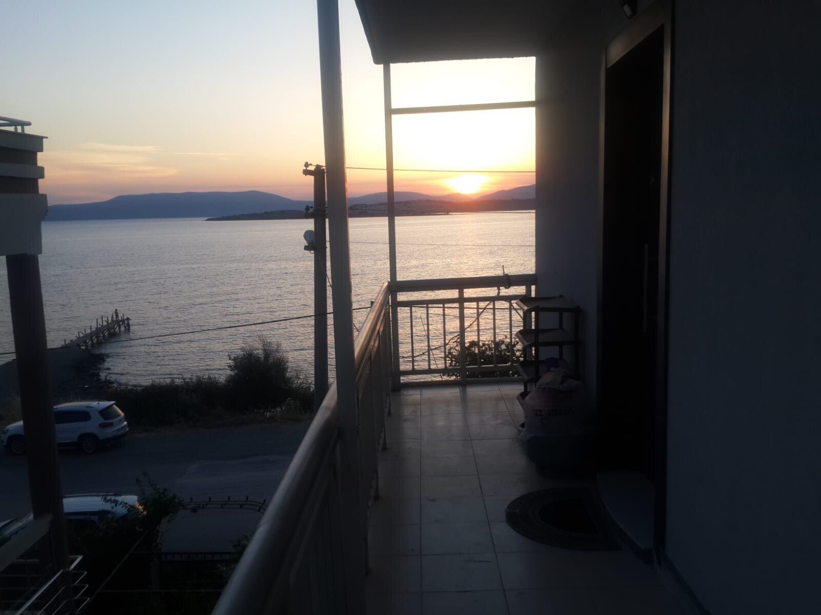 Sunset, Denize sıfır yazlık çatı dubleks ev