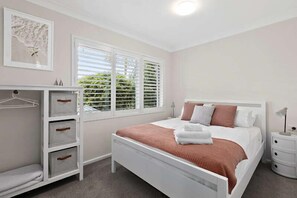 3 chambres, fer et planche à repasser, accès Internet, draps fournis