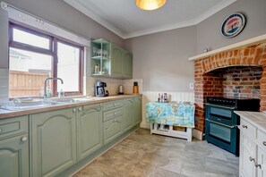 Fridge, microwave, oven, coffee/tea maker