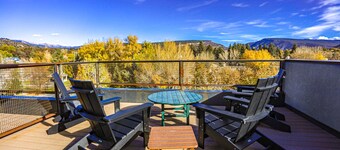 Luxury Riverfront Townhome Downtown, Roof Top Deck