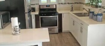 Charming 1-bedroom resort with indoor fireplace.