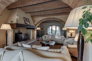 Fireplace, table tennis, stereo