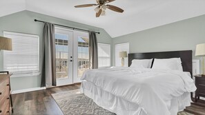 6 bedrooms, desk, iron/ironing board, travel cot