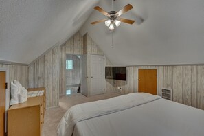 3 bedrooms, desk, free WiFi, bed sheets