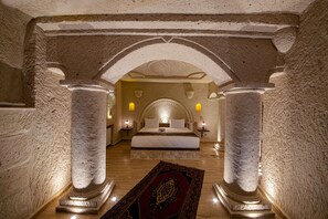 Minibar, individually decorated, individually furnished, desk - Farmer Cave House (Ürgüp)