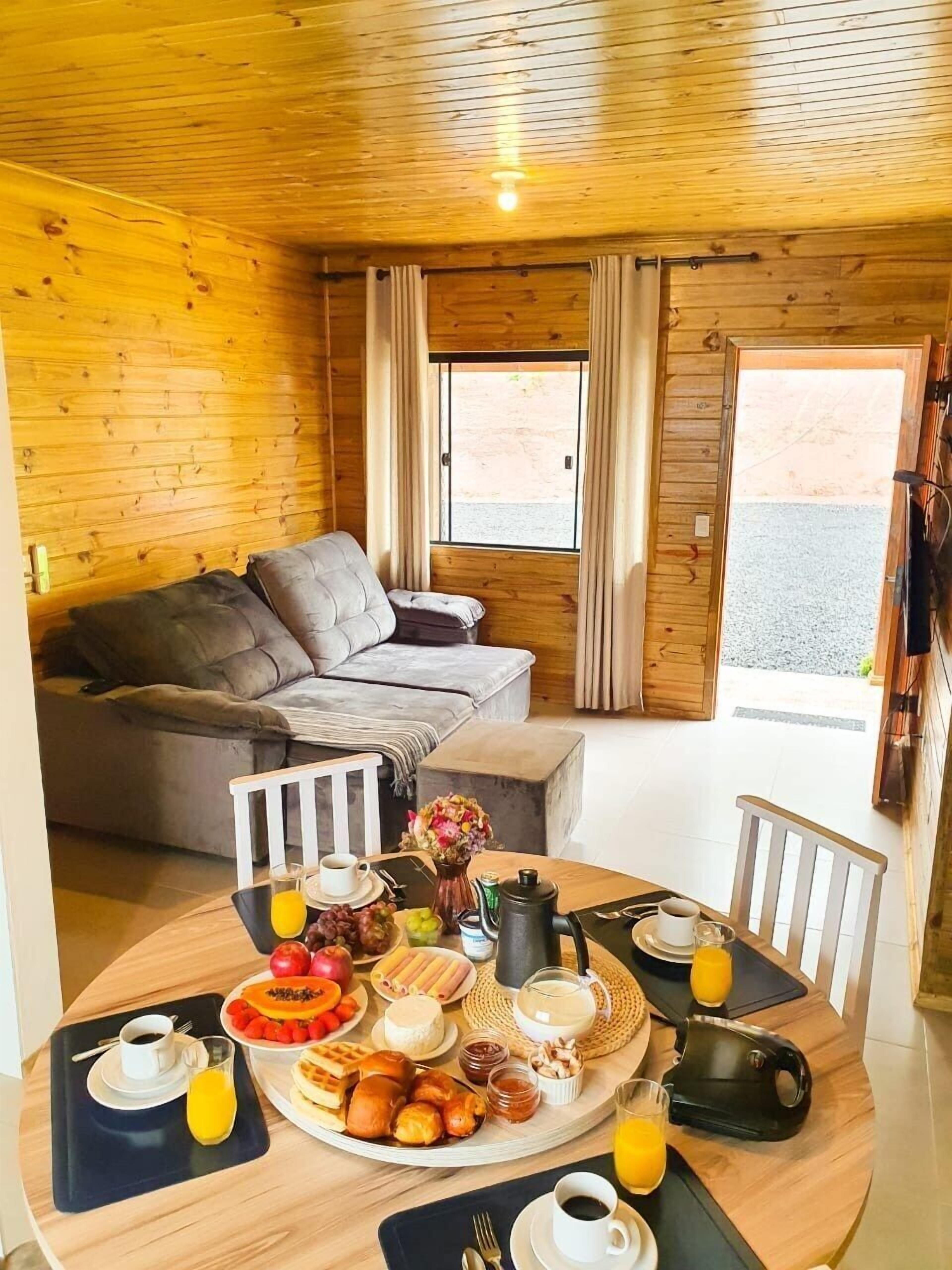 Casa Canto Canto Lindo dos Passaros - Urubici | Área de estar | Smart TV 43 polegadas com canais digitais, TV, Netflix