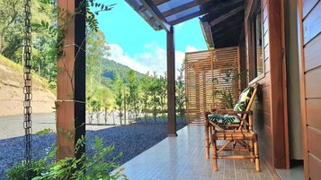 Casa Completa | 2 Suítes + Fogo de Chão | Sacada