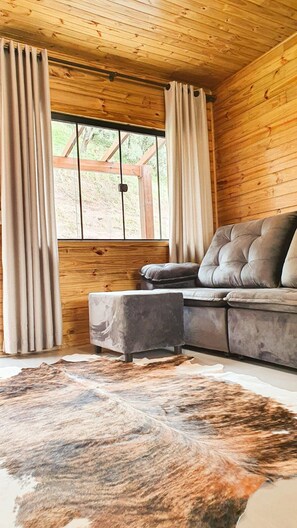 Casa Canto Lindo das Arvores - Urubici | Área de estar | Smart TV 43 polegadas com canais digitais, TV, Netflix