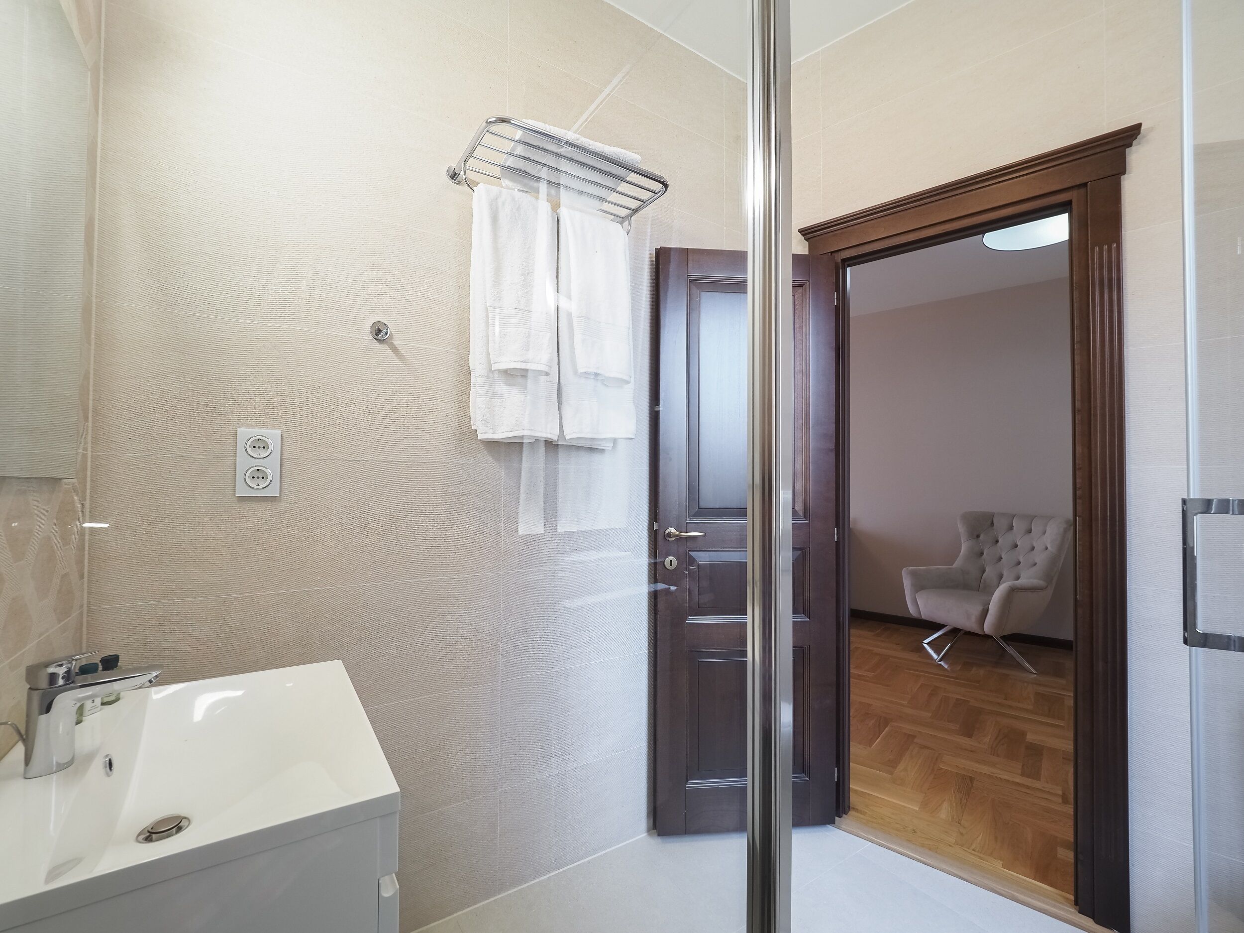 Bathtub, hair dryer, towels, shampoo