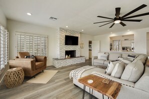 Älytelevisio, pöytäjalkapallopöytä, pöytätennispöytä