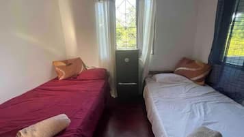 3 bedrooms, desk, WiFi, bed sheets