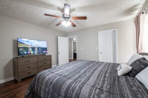 4 bedrooms, iron/ironing board, internet, bed sheets