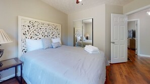 4 dormitorios, tabla de planchar con plancha, Internet y ropa de cama