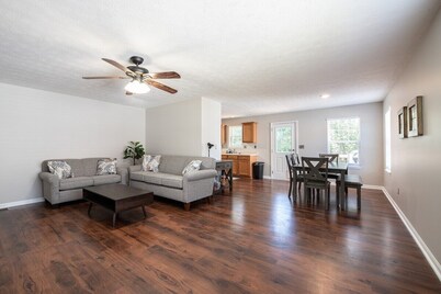 Spacious home w/ King Bed, Garage, & Outdoor Space