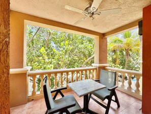 Outdoor dining - INFINITY BAY Building 1 Second Floor, No Resort Fee, Breakfast and Gym Included (West Bay)