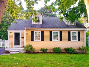 Exterior - 4BR + No Bridge Traffic + Water Wizz Water Park + Pond & Beaches (Bourne)