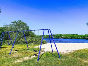 Beach - 4BR + No Bridge Traffic + Water Wizz Water Park + Pond & Beaches (Bourne)