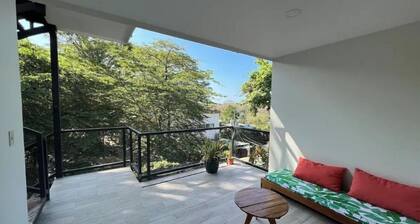 Unbeatable location.Walking distance to everything!