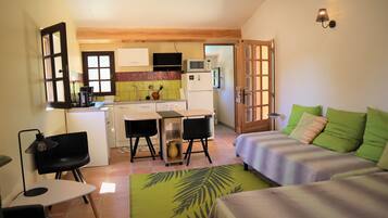 4 bedrooms, desk, iron/ironing board, travel crib