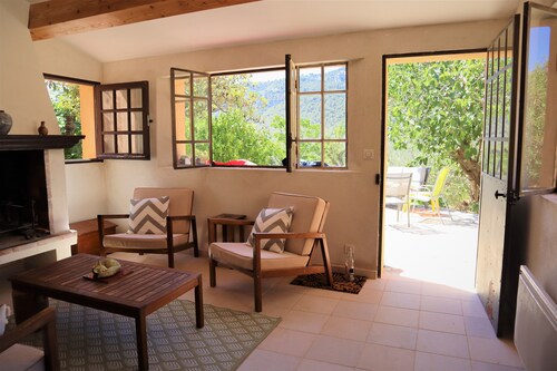 BASTIDE in the HEART of the Provencal valley