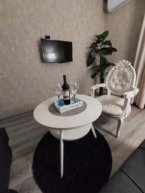 Apartamento | Área de estar | TV 42 polegadas com canais digitais