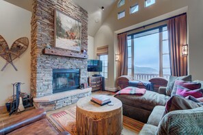 Smart TV, fireplace, books, offices