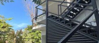 Great Location. Walking distance to the beach!