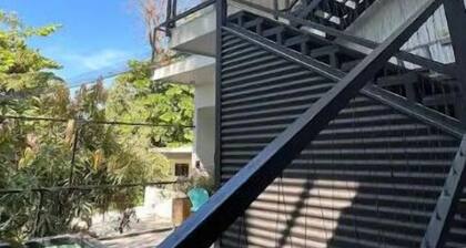 Great Location. Walking distance to the beach!