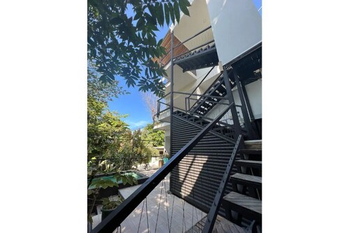 Great Location. Walking distance to the beach!