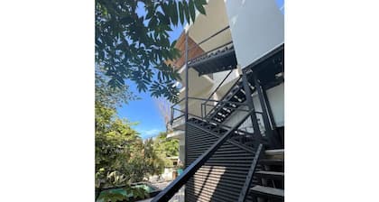 Great Location. Walking distance to the beach!