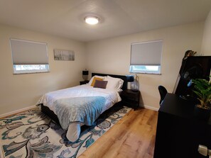 2 habitaciones, escritorio, tabla de planchar con plancha y wifi gratis 