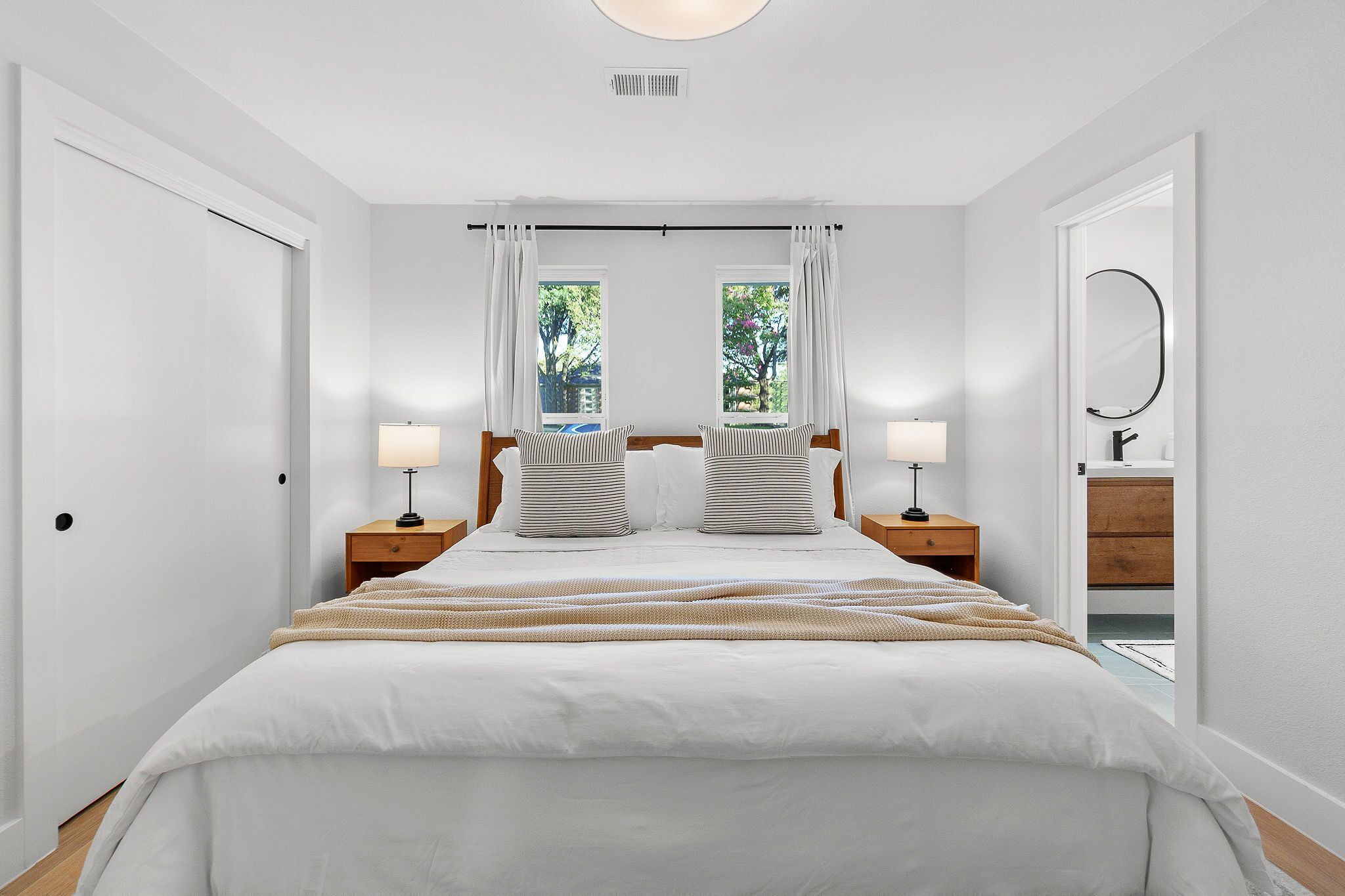 4 bedrooms, iron/ironing board, free WiFi, bed sheets