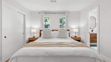 4 bedrooms, iron/ironing board, free WiFi, bed sheets