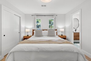 4 bedrooms, iron/ironing board, free WiFi, bed sheets