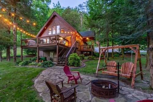 Cabin on Dale Hollow - Park your boat on shore and walk up to the cabin.