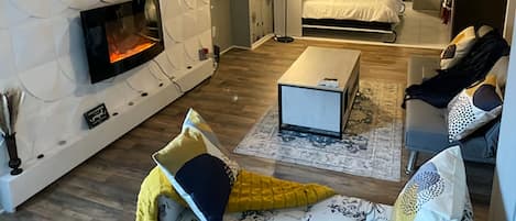 Skrivebord, strygejern/strygebræt, weekendseng, gratis Wi-Fi