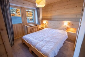 2 bedrooms, bed sheets
