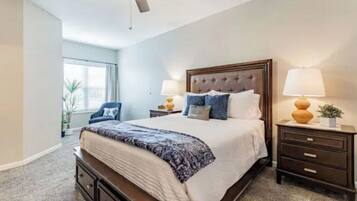 3 Schlafzimmer, Schreibtisch, Bügeleisen/Bügelbrett, Reisekinderbett