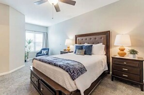 3 Schlafzimmer, Schreibtisch, Bügeleisen/Bügelbrett, Reisekinderbett