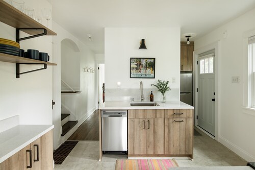 Quiet and Modern Designed Cottage in St Paul