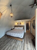 King Luxury Dome 15 | WiFi (free), individually decorated, individually furnished, bed sheets