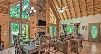 Great for Families! Lavish Hiawassee Cabin