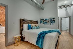 3 bedrooms, desk, iron/ironing board, free WiFi