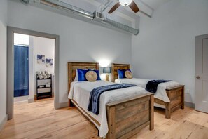 4 chambres, bureau, fer et planche Ă repasser, accĂšs au Wi-Fi (inclus)