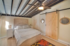 4 bedrooms, iron/ironing board, free WiFi, bed sheets